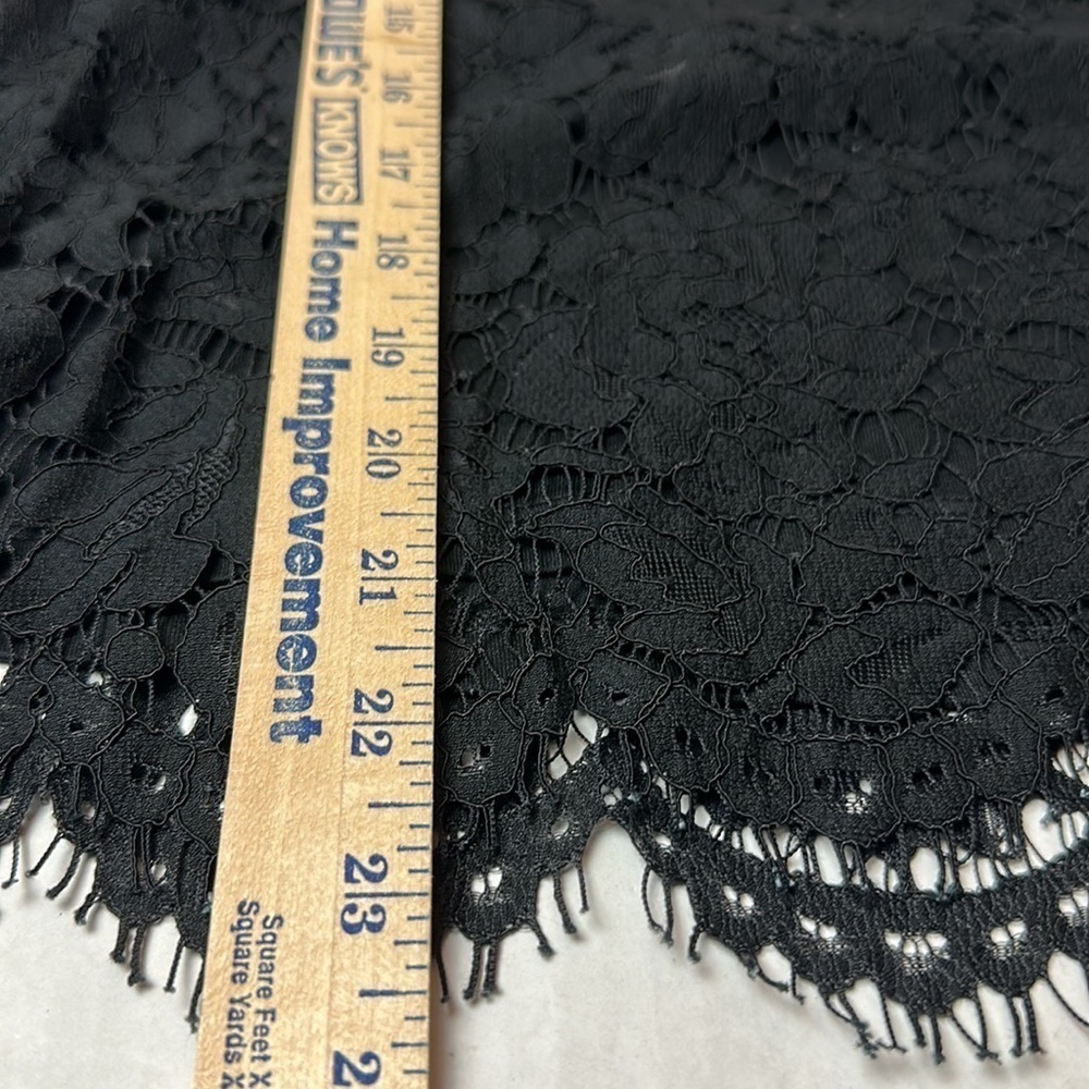 Banana Republic Black lace scalloped tank top - Picture 8 of 11